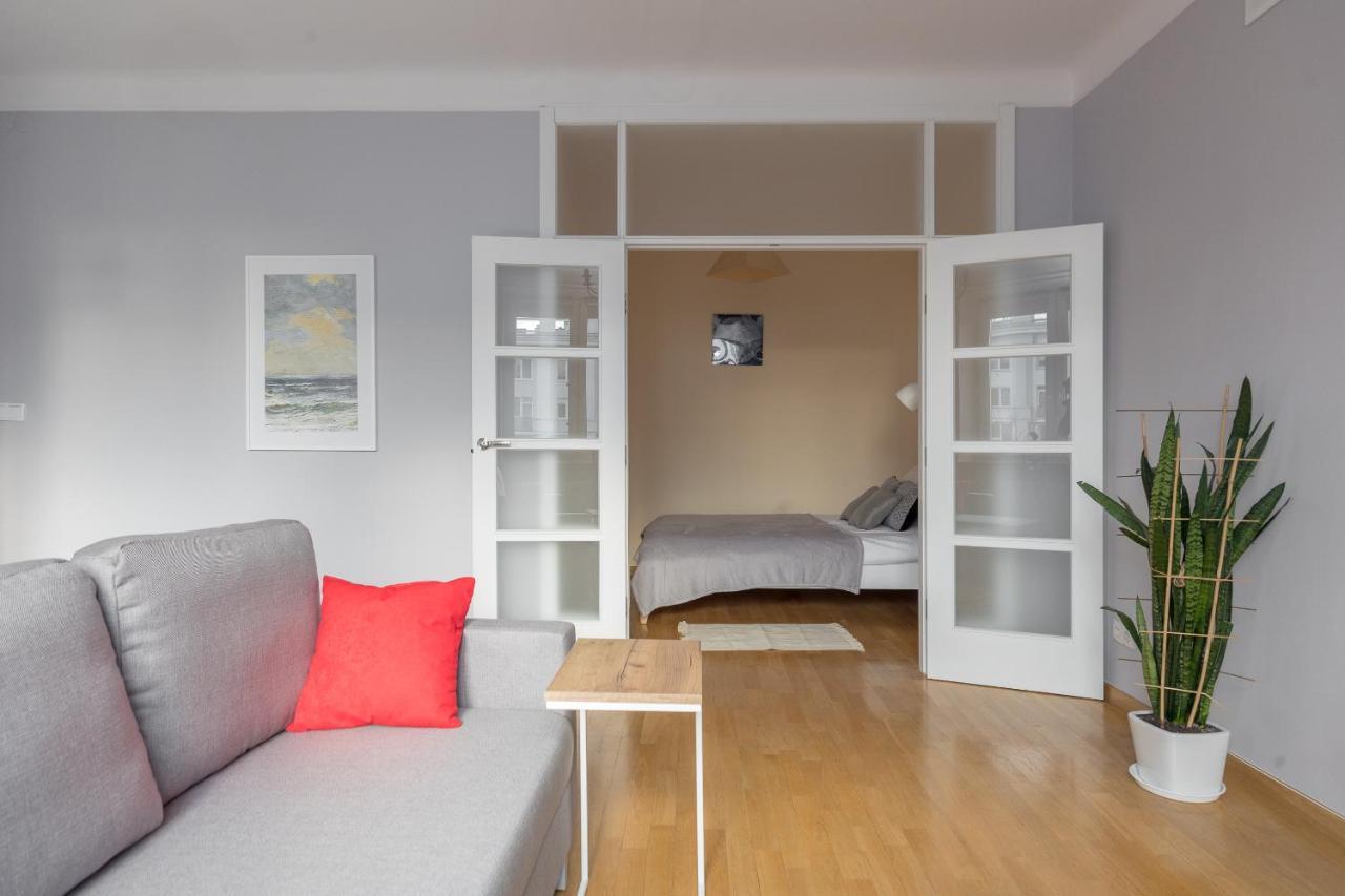 Metro Raclawicka Red Apartment 华沙 外观 照片