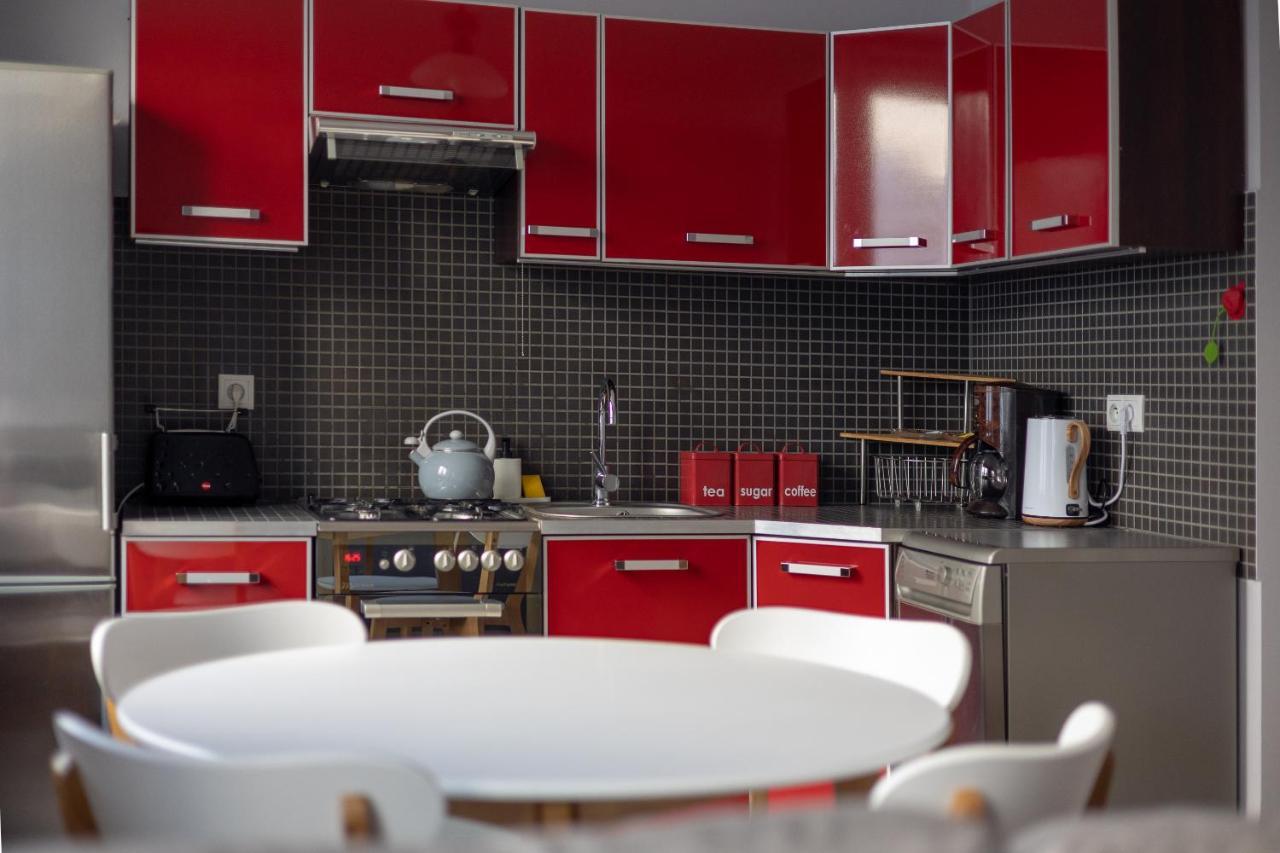 Metro Raclawicka Red Apartment 华沙 外观 照片
